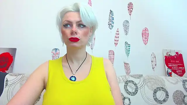 Snapshot of ForeverBarbie_ chatting on February 14, 2026, 10:28 pm ForeverBarbie online show from February 14, 2026, 10:28 pm