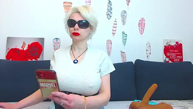 Snapshot of ForeverBarbie_ chatting on March 17, 2026, 2:05 am ForeverBarbie online show from March 17, 2026, 2:05 am