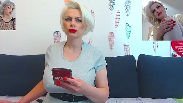 Snapshot of ForeverBarbie_ chatting on June 20, 2026, 12:03 am ForeverBarbie online show from June 20, 2026, 12:03 am
