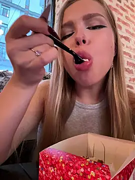 Snapshot of mur_girl chatting on December 8, 2024, 12:08 pm mur girl online show from December 8, 2024, 12:08 pm