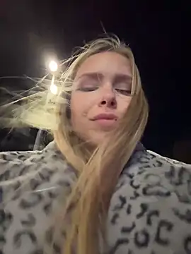 Snapshot of mur_girl chatting on December 11, 2024, 4:09 pm mur girl online show from December 11, 2024, 4:09 pm