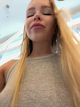 Snapshot of mur_girl chatting on December 19, 2024, 9:40 am mur girl online show from December 19, 2024, 9:40 am