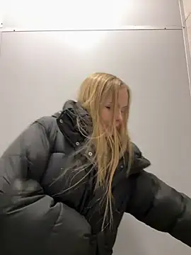 Snapshot of mur_girl chatting on December 23, 2024, 1:03 pm mur girl online show from December 23, 2024, 1:03 pm