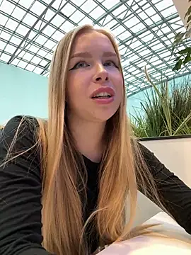 Snapshot of mur_girl chatting on December 24, 2024, 9:50 am mur girl online show from December 24, 2024, 9:50 am