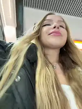 Snapshot of mur_girl chatting on January 12, 2025, 2:52 pm mur girl online show from January 12, 2025, 2:52 pm