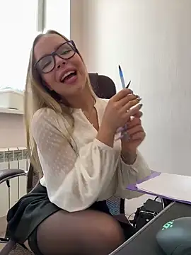 Snapshot of mur_girl chatting on February 6, 2025, 11:21 am mur girl online show from February 6, 2025, 11:21 am