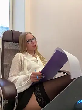 Snapshot of mur_girl chatting on February 6, 2025, 2:26 pm mur girl online show from February 6, 2025, 2:26 pm