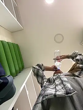 Snapshot of mur_girl chatting on February 8, 2025, 3:42 pm mur girl online show from February 8, 2025, 3:42 pm