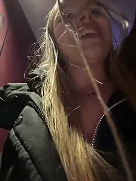 Snapshot of mur_girl chatting on February 15, 2025, 2:44 pm mur girl online show from February 15, 2025, 2:44 pm