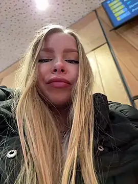 Snapshot of mur_girl chatting on February 16, 2025, 8:43 am mur girl online show from February 16, 2025, 8:43 am