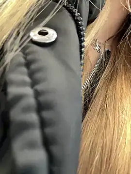 Snapshot of mur_girl chatting on February 19, 2025, 8:22 am mur girl online show from February 19, 2025, 8:22 am