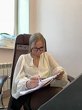 Snapshot of mur_girl chatting on February 20, 2025, 2:24 pm mur girl online show from February 20, 2025, 2:24 pm