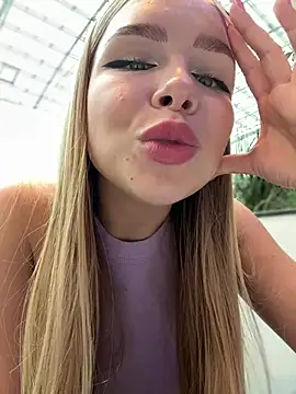 Snapshot of mur_girl chatting on February 28, 2025, 8:31 am mur girl online show from February 28, 2025, 8:31 am