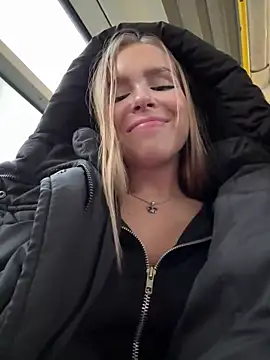 Snapshot of mur_girl chatting on March 6, 2025, 2:08 pm mur girl online show from March 6, 2025, 2:08 pm