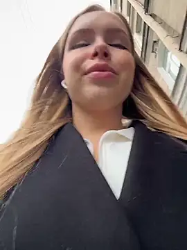 Snapshot of mur_girl chatting on October 15, 2025, 1:00 pm mur girl online show from October 15, 2025, 1:00 pm