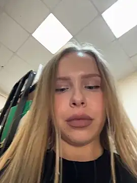 mur girl online show from February 4, 2026, 3:18 pm