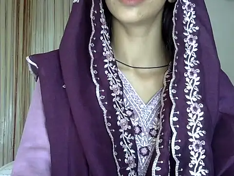 Snapshot of MAAYRA_09 chatting on September 28, 2025, 10:42 am MAAYRA 09 online show from September 28, 2025, 10:42 am