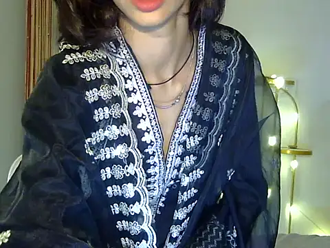 Snapshot of MAAYRA_09 chatting on October 22, 2025, 12:27 pm MAAYRA 09 online show from October 22, 2025, 12:27 pm