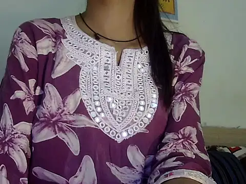 MAAYRA 09 online show from February 17, 2026, 3:19 pm