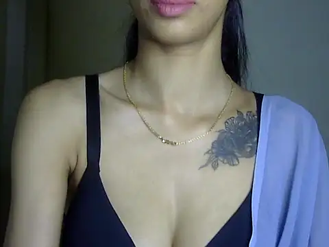 MAAYRA 09 online show from May 5, 2026, 10:29 pm