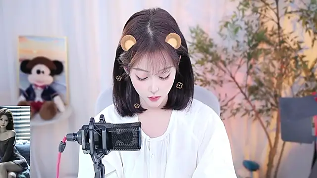 Snapshot of Arwyn-rr chatting on December 2, 2024, 1:13 pm Arwyn-rr online show from December 2, 2024, 1:13 pm