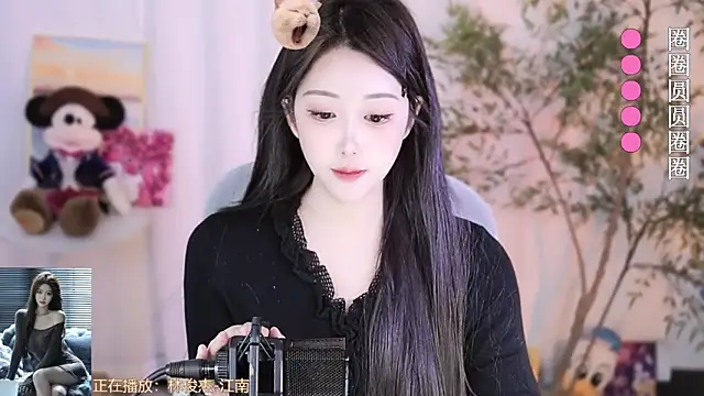 Snapshot of Arwyn-rr chatting on February 24, 2025, 1:31 pm Arwyn-rr online show from February 24, 2025, 1:31 pm