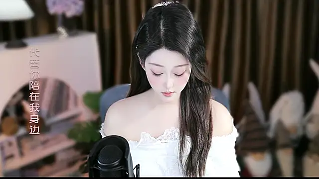 Snapshot of Arwyn-rr chatting on December 18, 2025, 11:27 am Arwyn-rr online show from December 18, 2025, 11:27 am