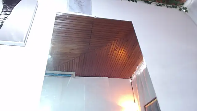 Naia x online show from March 4, 2026, 2:12 pm