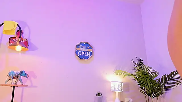 lupeebony online show from January 26, 2025, 1:31 am