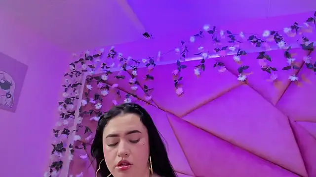 Snapshot of Victoria_Rossy chatting on October 29, 2025, 7:48 pm Victoria Rossy online show from October 29, 2025, 7:48 pm