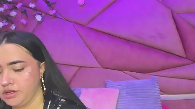 Snapshot of Victoria_Rossy chatting on November 24, 2025, 7:57 pm Victoria Rossy online show from November 24, 2025, 7:57 pm