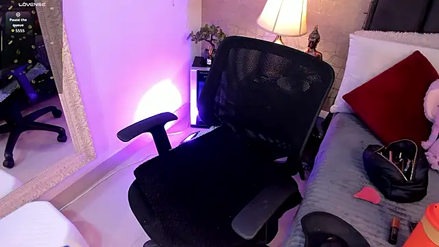 Mariana c1 online show from February 9, 2026, 4:22 pm