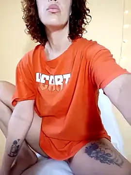 Snapshot of Mardul-ce chatting on February 26, 2025, 12:36 pm Mardul-ce online show from February 26, 2025, 12:36 pm