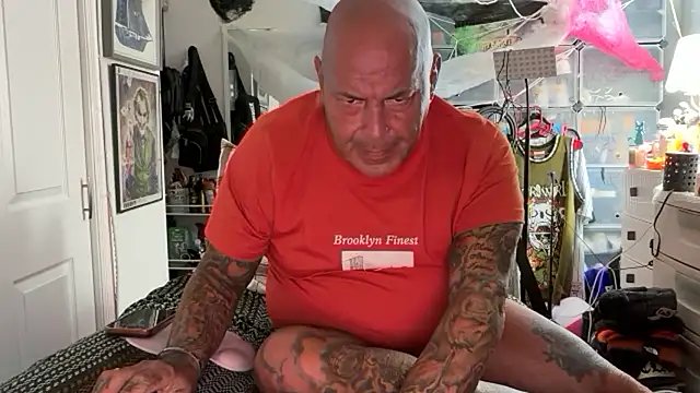 joeytatts66 online show from September 29, 2025, 1:22 am