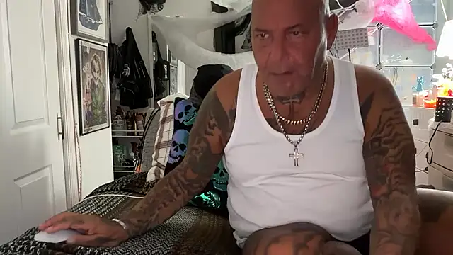 joeytatts66 online show from September 30, 2025, 2:49 am