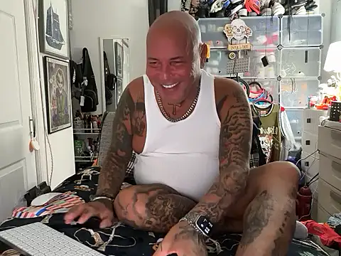 joeytatts66 online show from October 25, 2025, 4:20 am