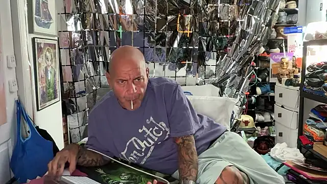 joeytatts66 online show from May 3, 2026, 1:44 am