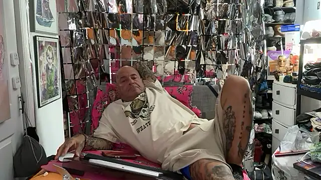 joeytatts66 online show from May 14, 2026, 1:34 am