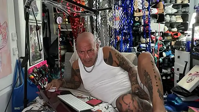 joeytatts66 online show from May 31, 2026, 1:58 am