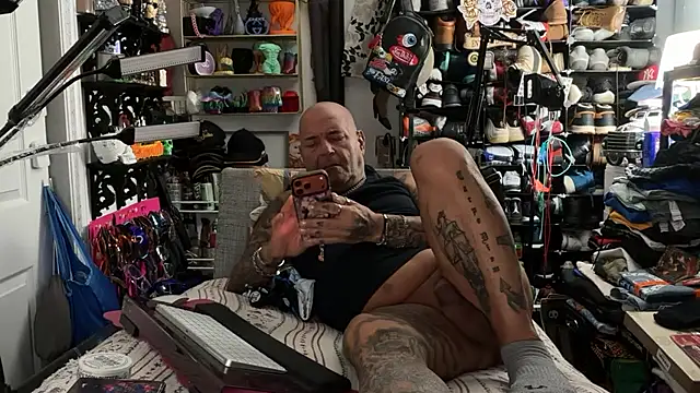 joeytatts66 online show from June 24, 2026, 1:37 am