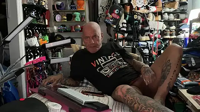joeytatts66 online show from June 25, 2026, 1:38 am