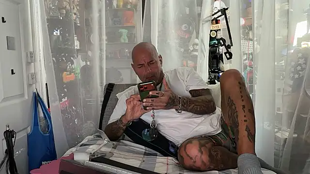 joeytatts66 online show from July 24, 2026, 1:14 am