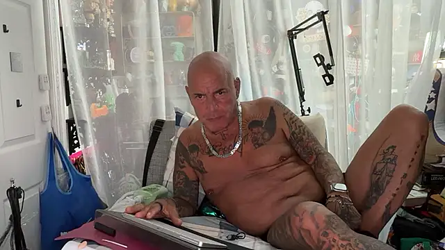 joeytatts66 online show from July 25, 2026, 4:43 am