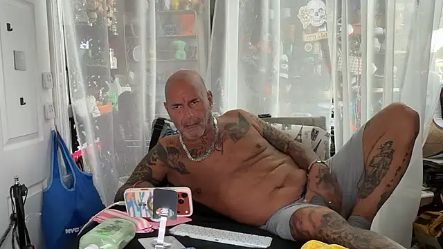 joeytatts66 online show from July 31, 2026, 1:27 am
