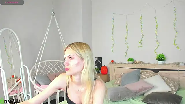 Snapshot of Cherry_Price chatting on June 11, 2026, 12:08 am Cherry Price online show from June 11, 2026, 12:08 am