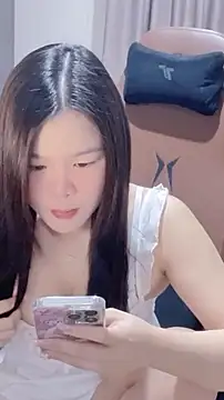 Snapshot of nenechuchu chatting on October 3, 2025, 5:26 am nenechuchu online show from October 3, 2025, 5:26 am