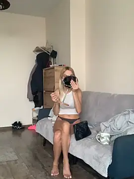 Snapshot of DonorDi chatting on February 20, 2025, 6:39 am DonorDi online show from February 20, 2025, 6:39 am