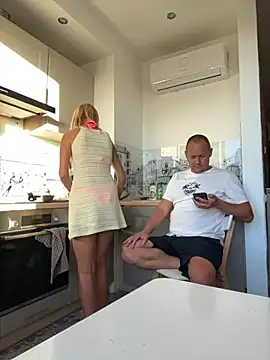 Snapshot of DonorDi chatting on September 21, 2025, 3:13 pm DonorDi online show from September 21, 2025, 3:13 pm