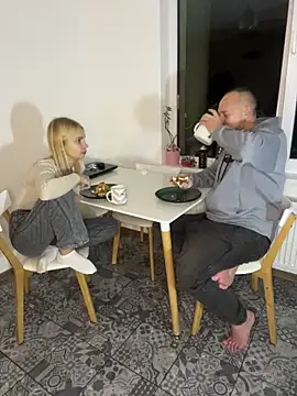 Snapshot of DonorDi chatting on November 18, 2025, 7:51 pm DonorDi online show from November 18, 2025, 7:51 pm