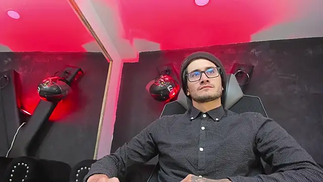 Loggan donnelly online show from September 11, 2025, 8:53 pm